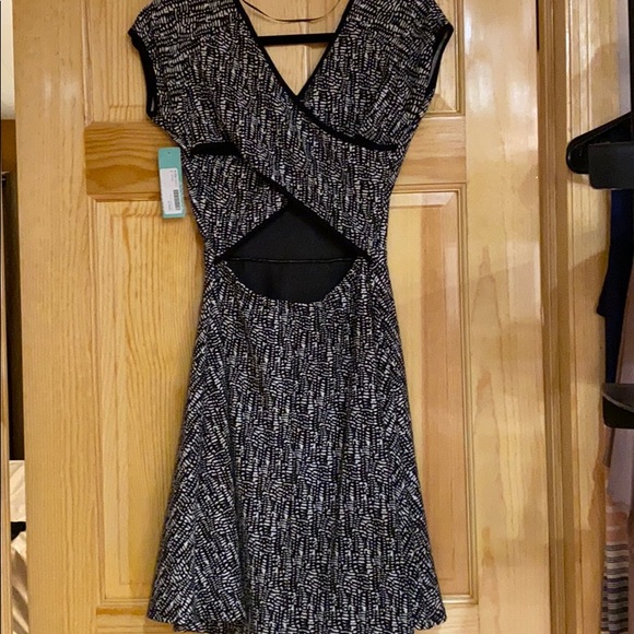 Brand new, black and white patterned dress - Picture 5 of 6